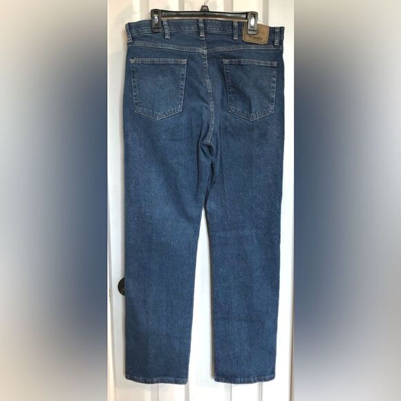 WRANGLER - Men’s Sz 34/32 Relaxed Fit, Straight-Leg Jeans in Medium Dark Wash. - Picture 10 of 14